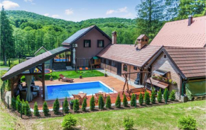 Amazing home in Novo Zvecevo with Outdoor swimming pool, Sauna and 4 Bedrooms